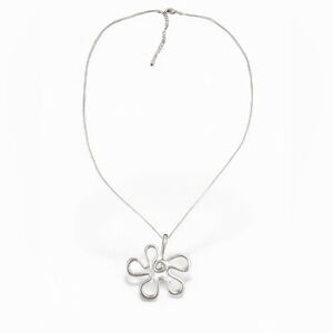 Elegant Silver Flower Pendant Necklace